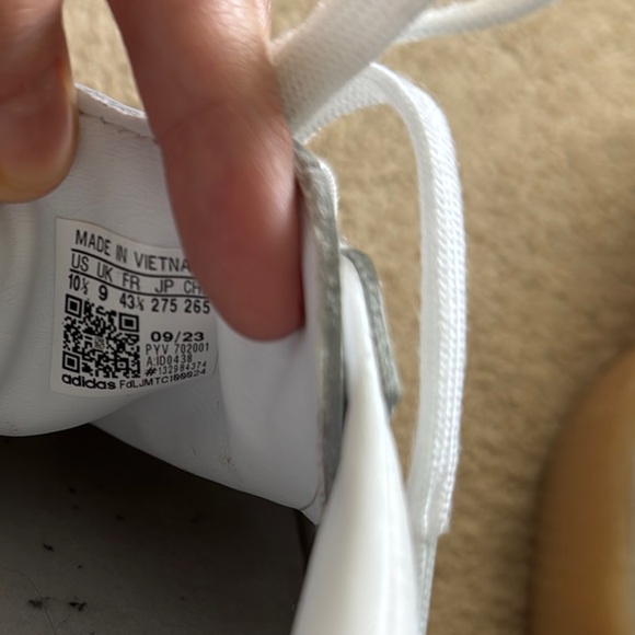 Adidas Sambae White and Red Trainers - Picture 6 of 6